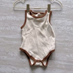 Retro ribbed baby romper